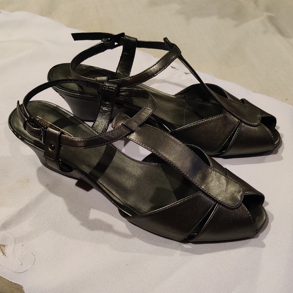 Pewter Easy Spirit Strap Heeled Sandal. - Picture 7 of 8